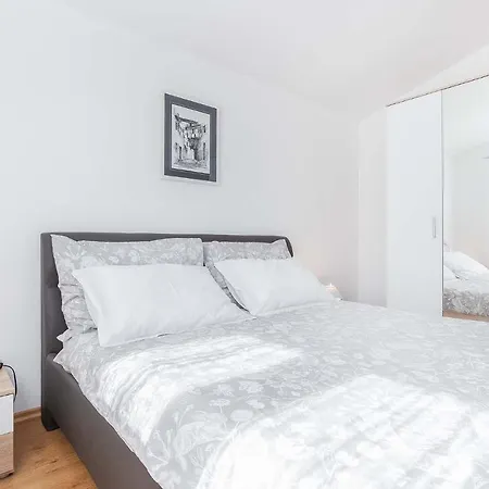 Branka A2 Fix 1 Apartment Porec